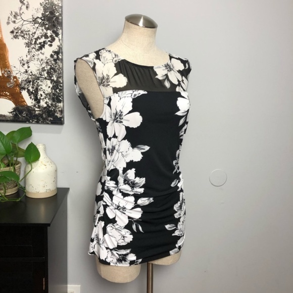 White House Black Market Tops - 2/20 WHBM black and white floral top blouse Sz S